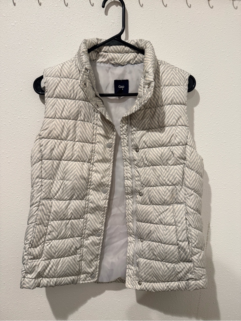 GAP Light Gray Quilted Zigzag Puffer Vest